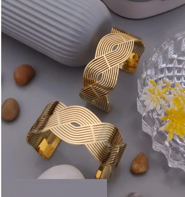 The "Starlight Ember" Anti-Tarnish Kada – Stone-Studded 18K Gold Plated Stainless Steel